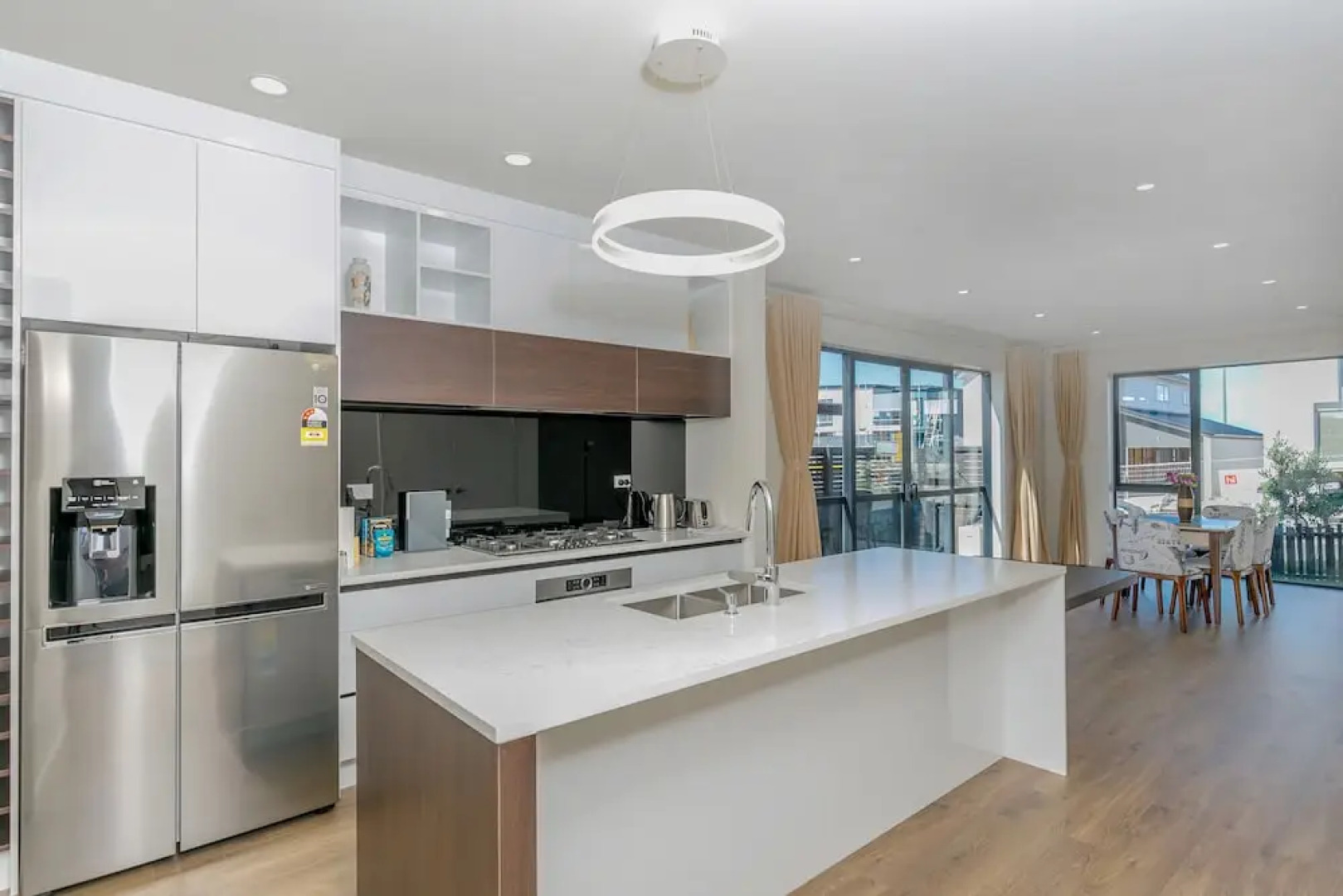 Hero Holiday House L12