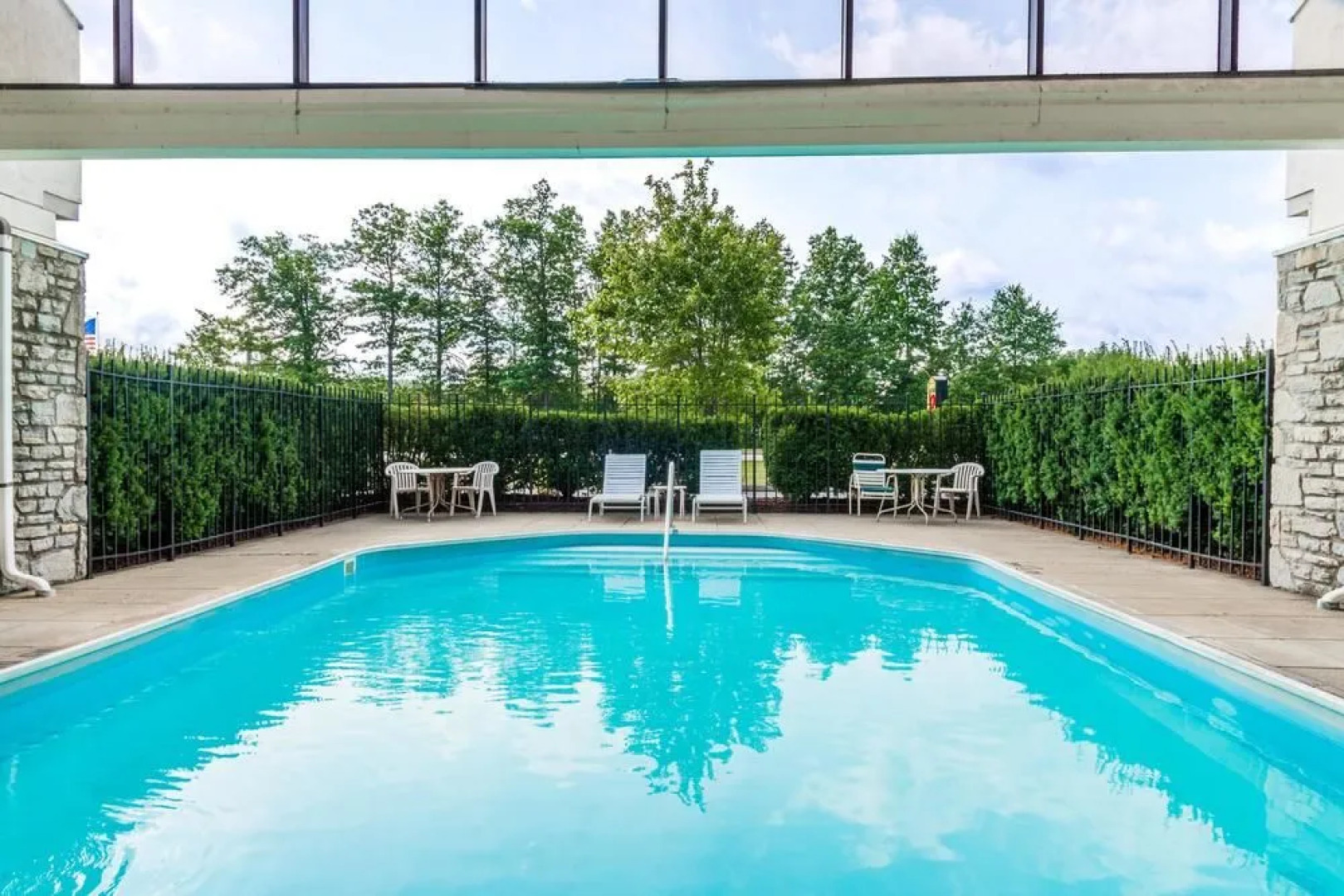 Super 8 Westlake/Cleveland