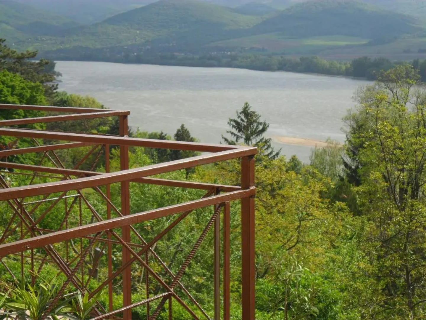 Holiday Apartmanház