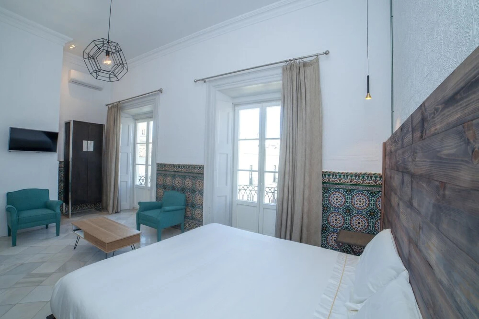 La Casa Amarilla Rooms & Suites