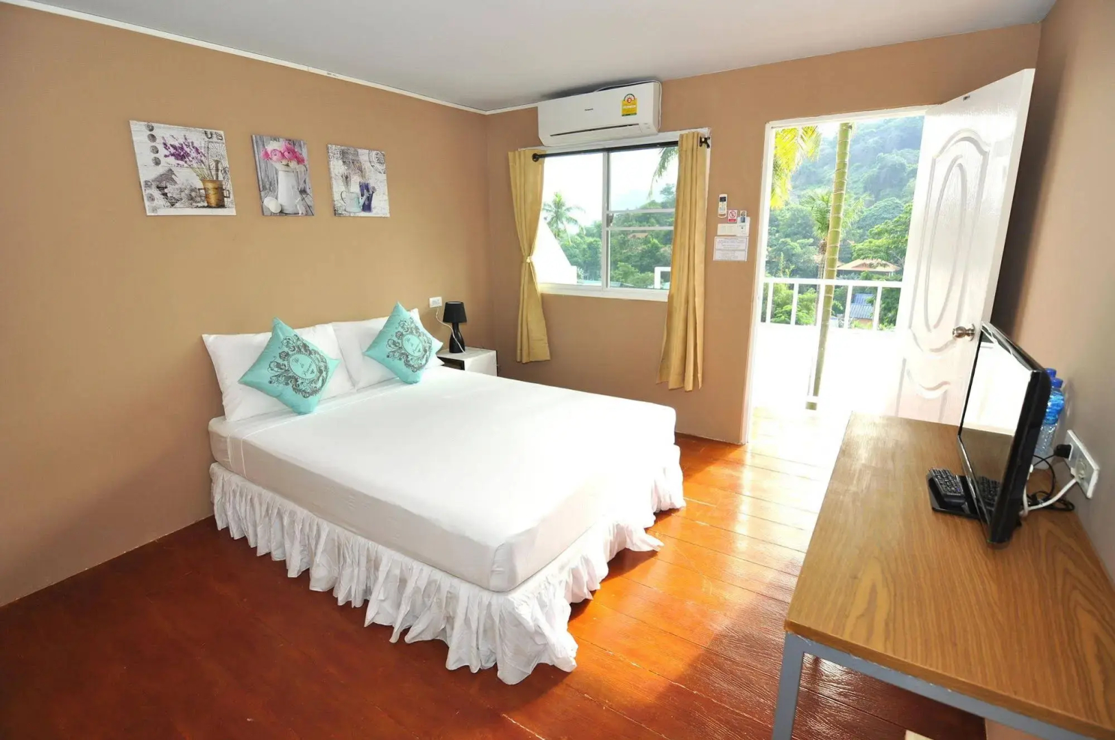 Phi Phi Uphill Cottage