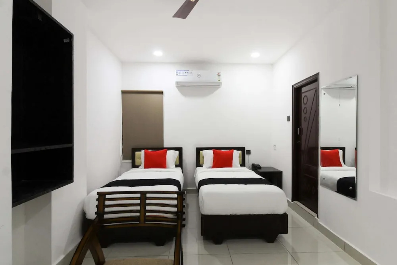Mythri Hotel by OYO Rooms