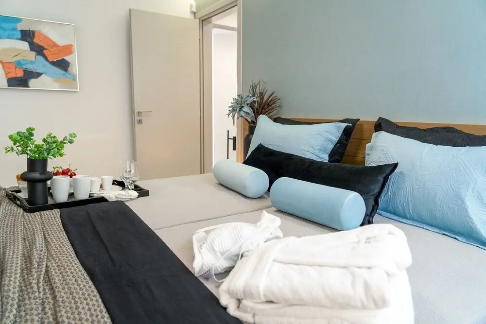 The Lop Athens Holiday Luxury Suites