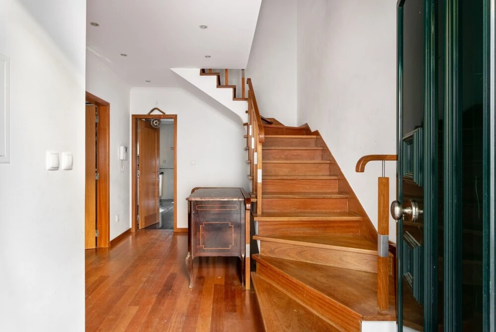 ALTIDO Stunning 4-BR house w/Private Yard in Estoril