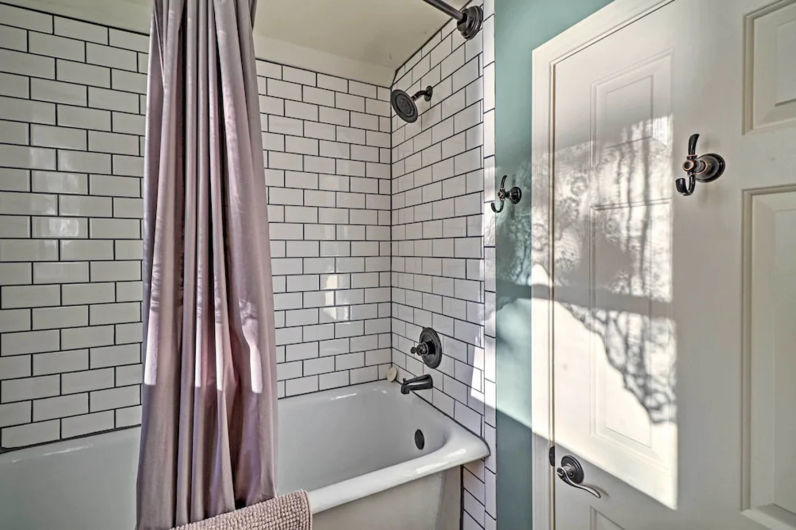 'riverside Hide-a-way' w/ Patio, Bbq, Fishing Pier