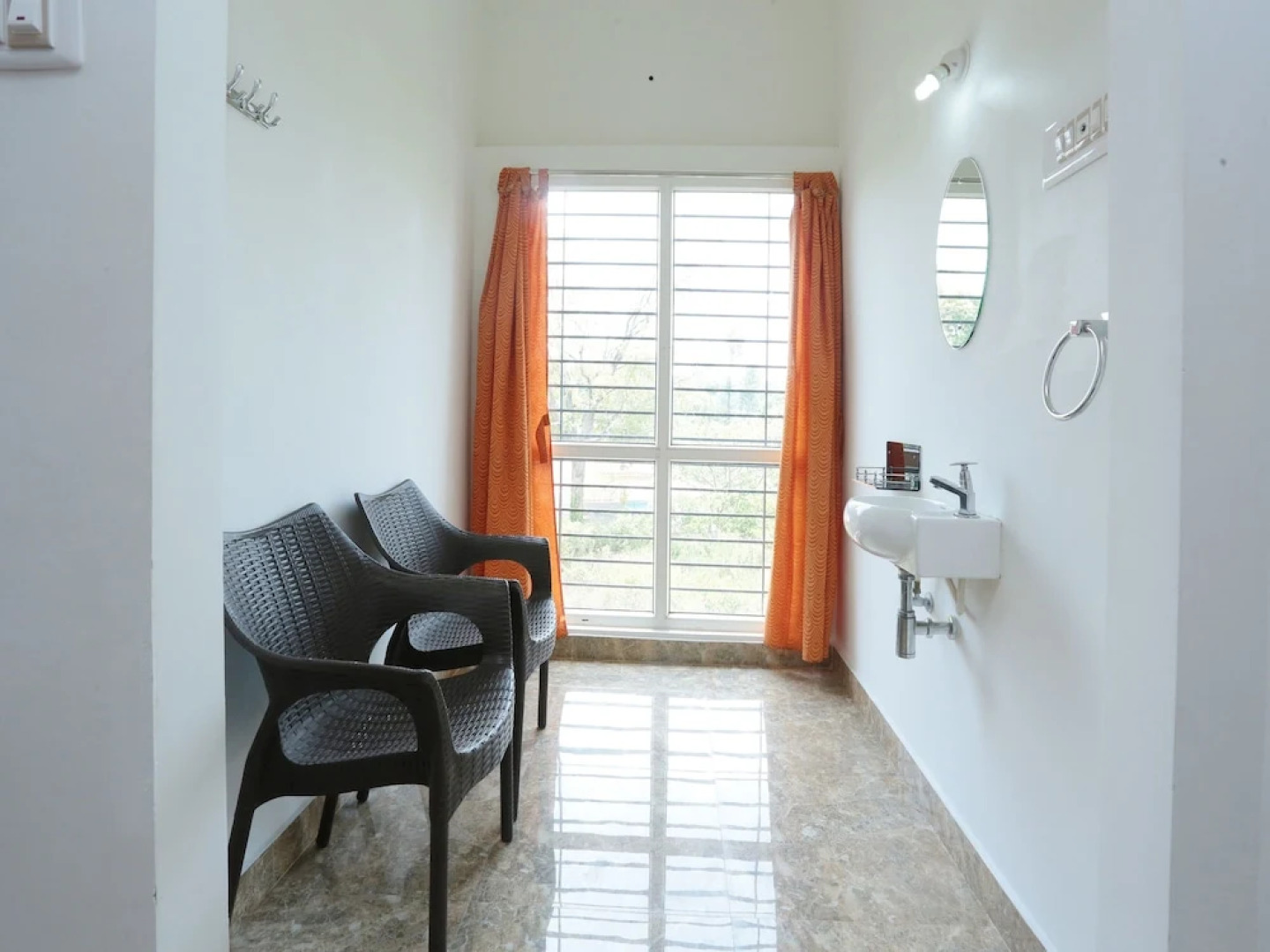 OYO 13792 Blue Bell Holiday Inn