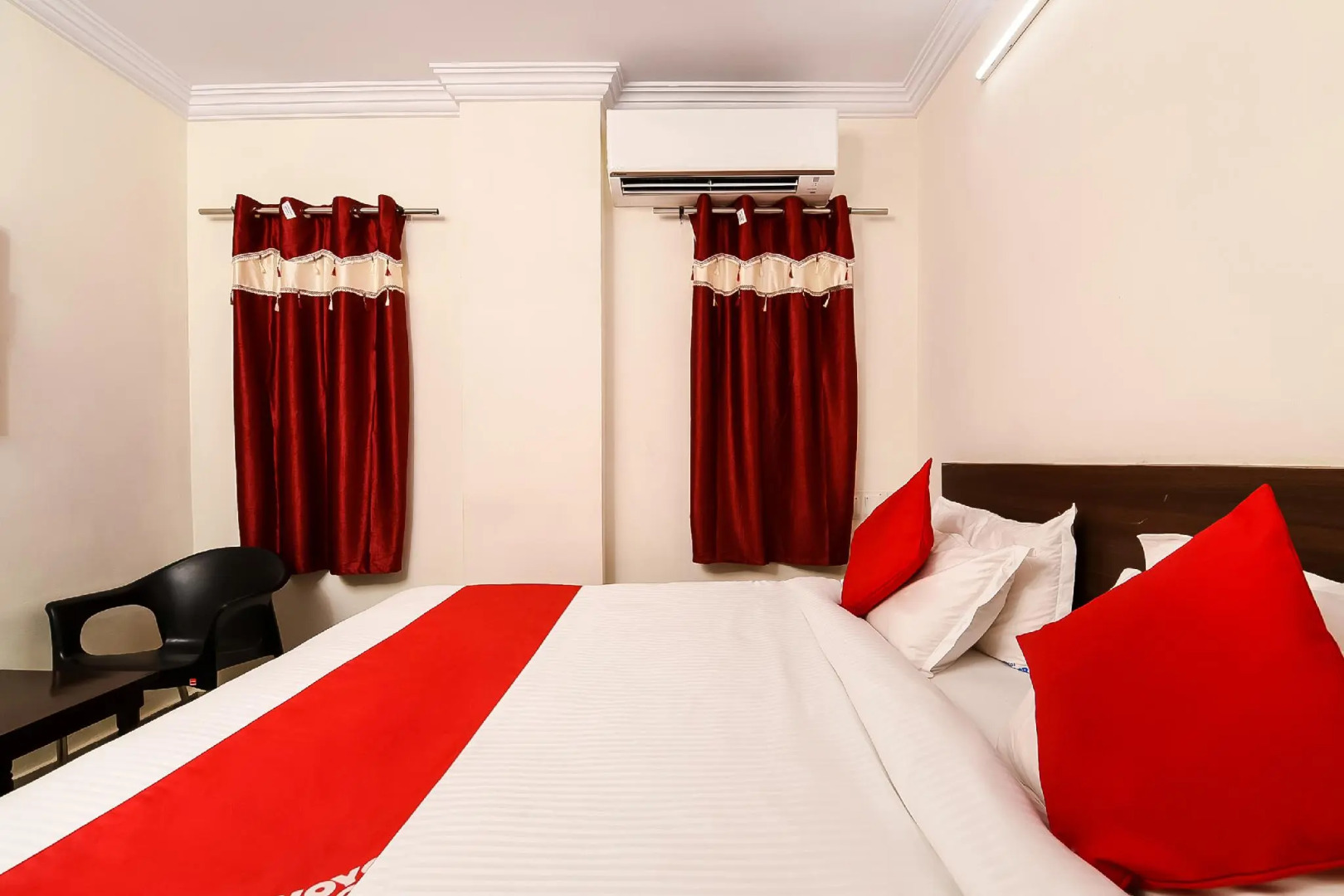 Oyo 39904 Swarna Palace