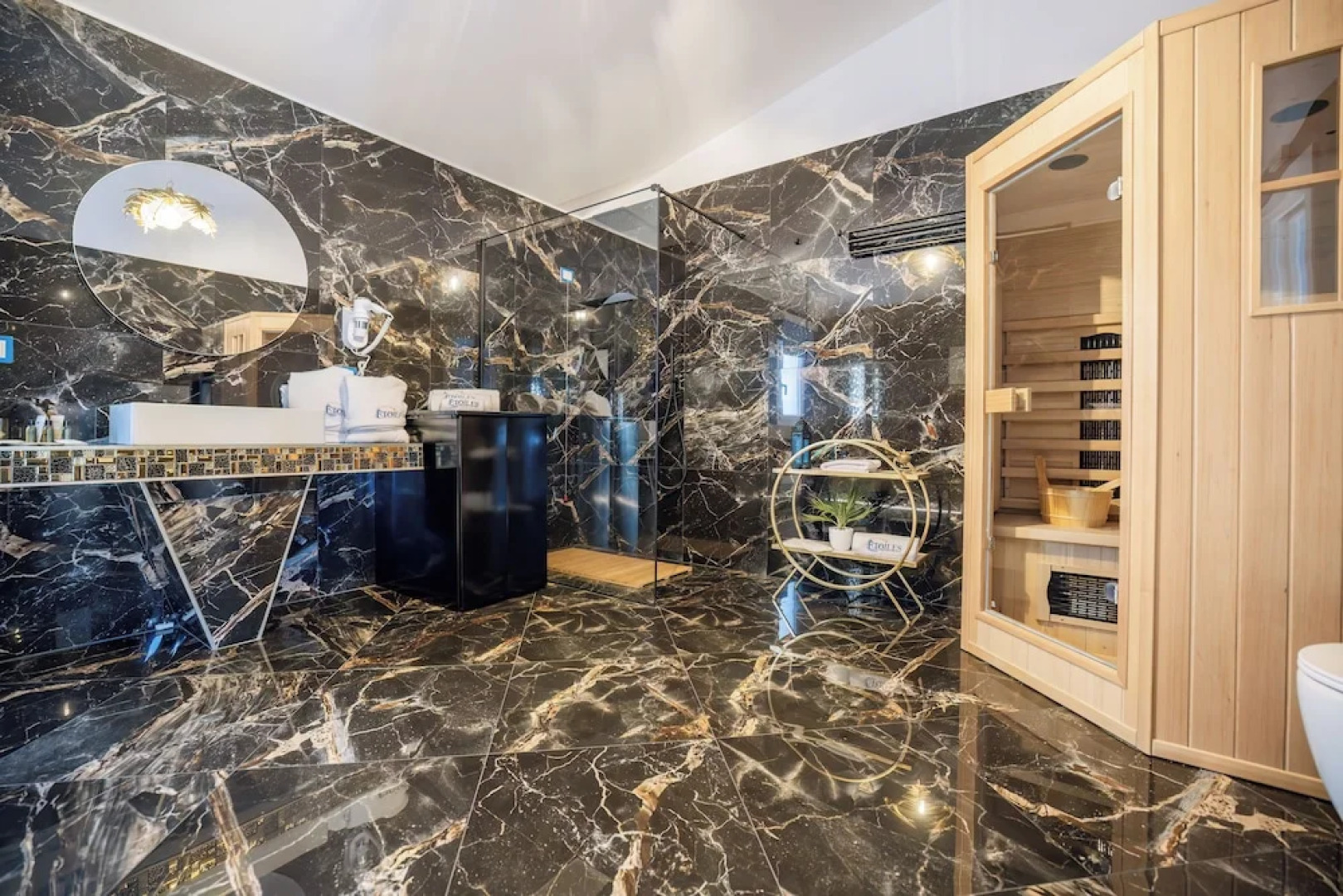 Étoiles Luxury Guest House Resort