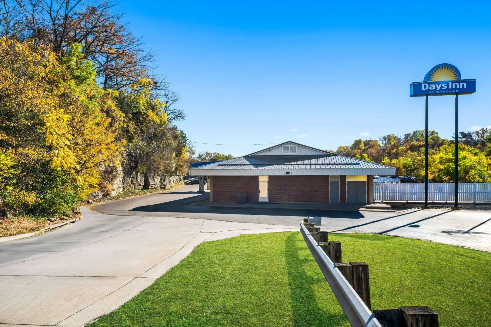 Days Inn by Wyndham Dubuque