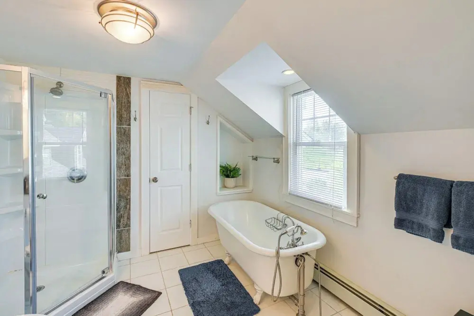 1 Mi to Acadia National Park: Spacious Retreat!