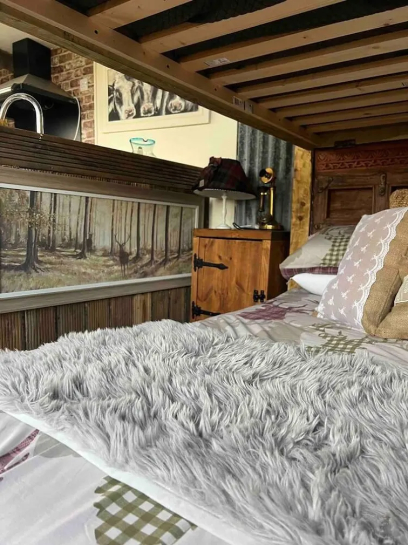 Bridie Rose - hot tub Extra Charge Exotic Animals