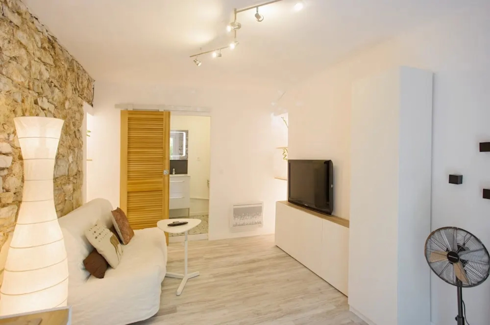 GregBnb - Mur en pierre - Terrasse + parking privé