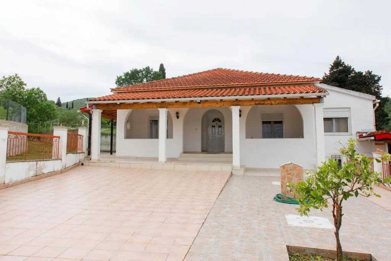 Kanakades Village House