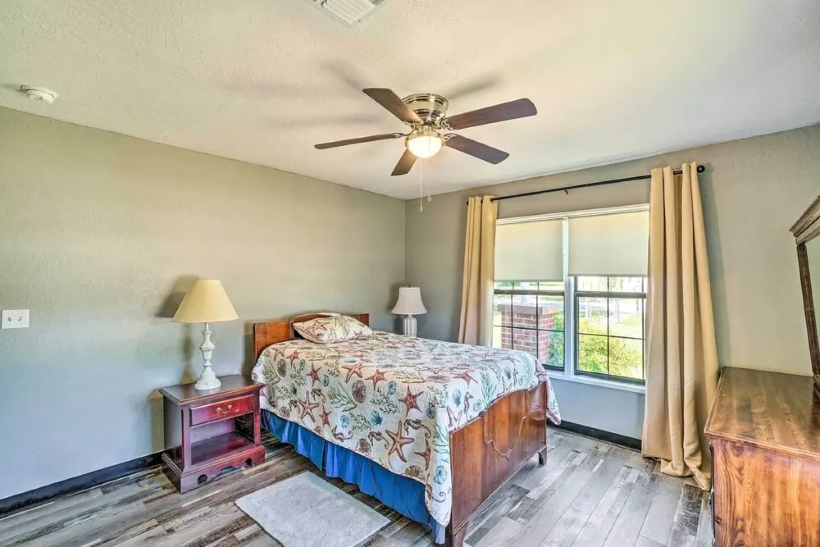 Centrally Located Lawton Home: Dogs Welcome!