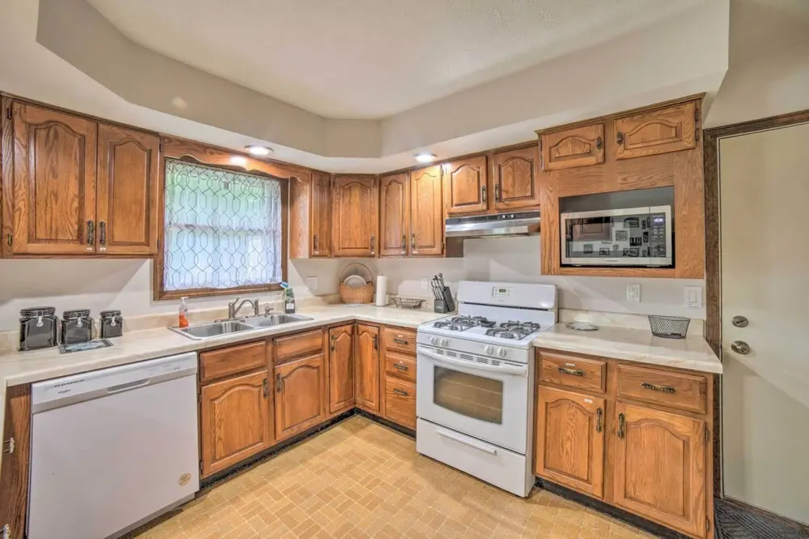 Indiana Countryside Retreat on 37-acre Land!