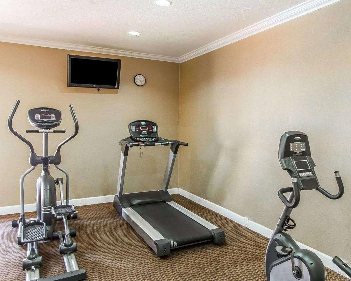 Econo Lodge Inn & Suites