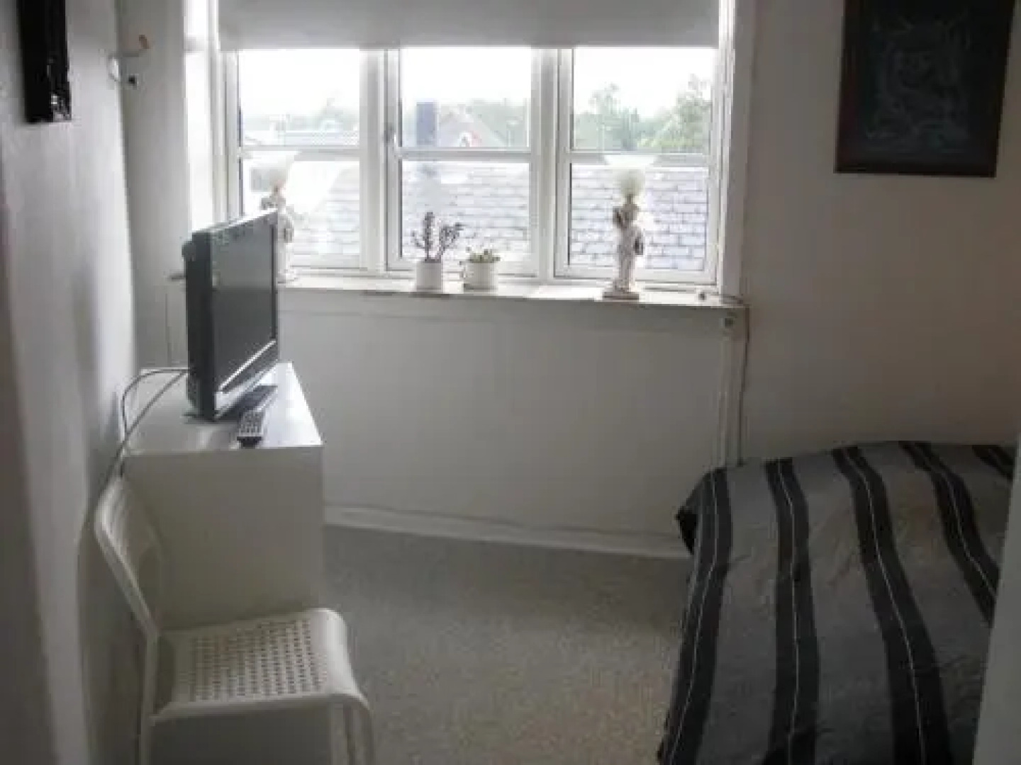 Moms Bed & Breakfast