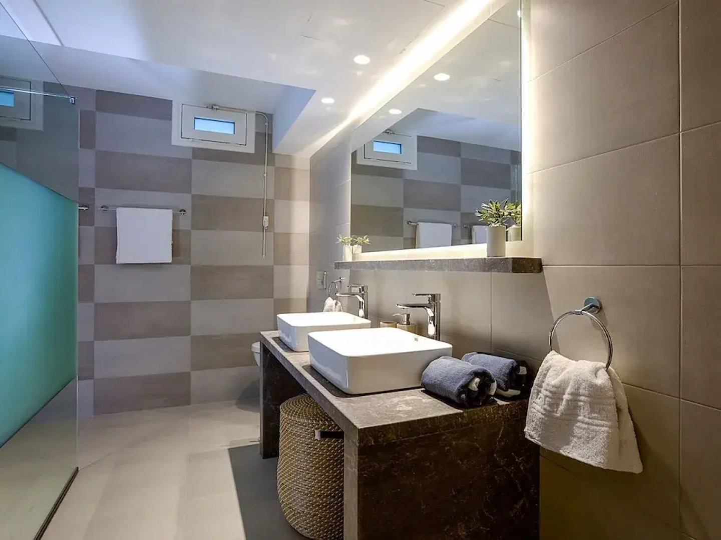 Beautiful Luxe Villa in Private Olive Grove, sea and Mountain View, Close to sea