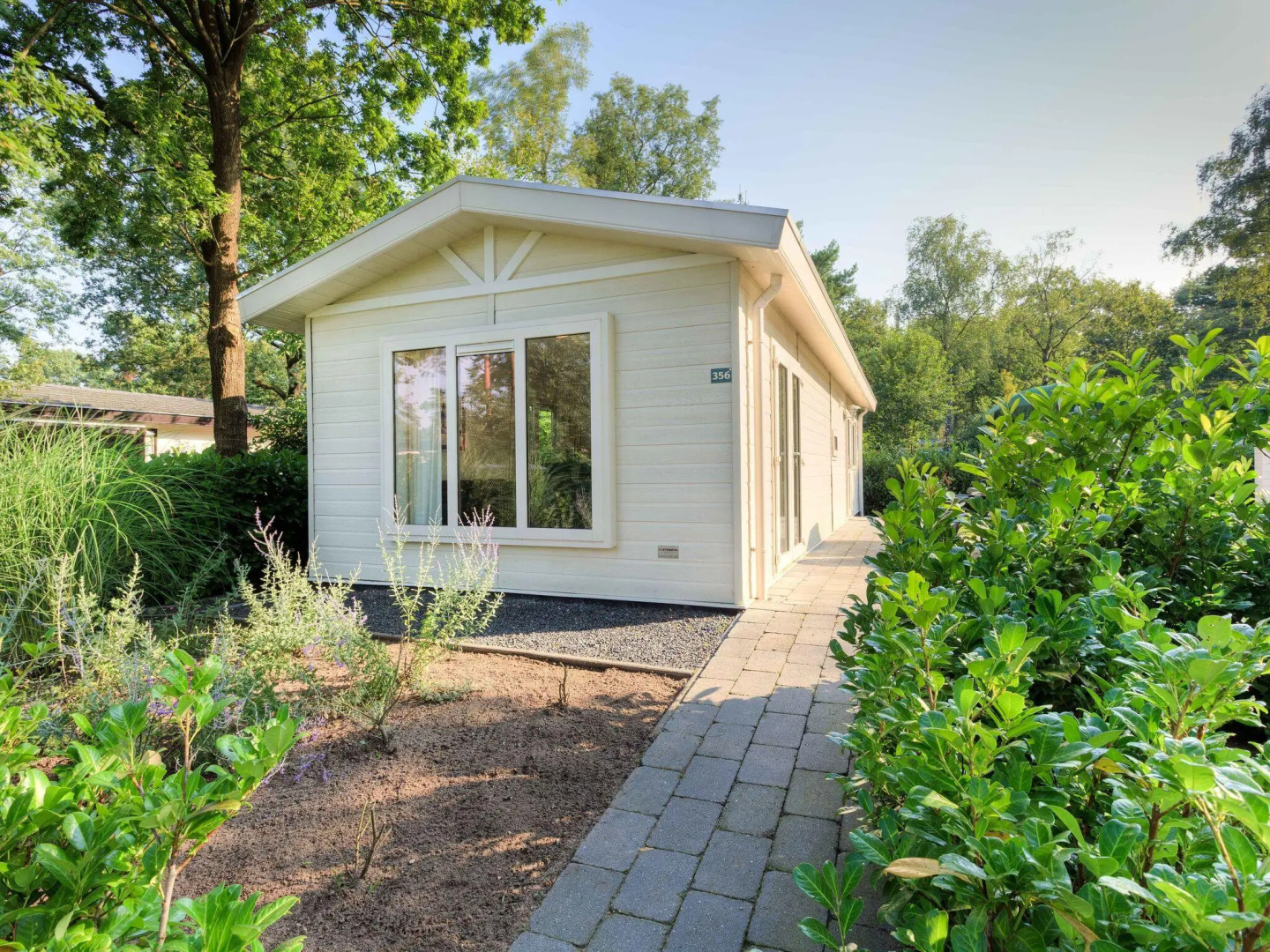 Tidy chalet with garden and WiFi, close to Park De Veluwe