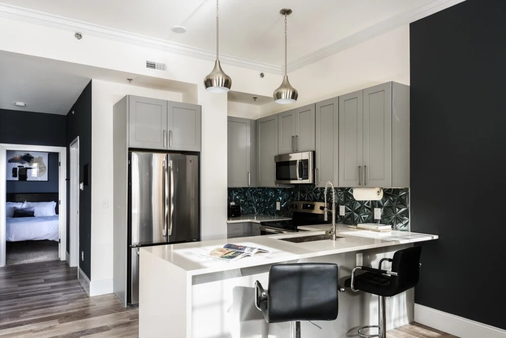 Bordeaux - Luxe LF Square Apts with Rooftop by Zencity