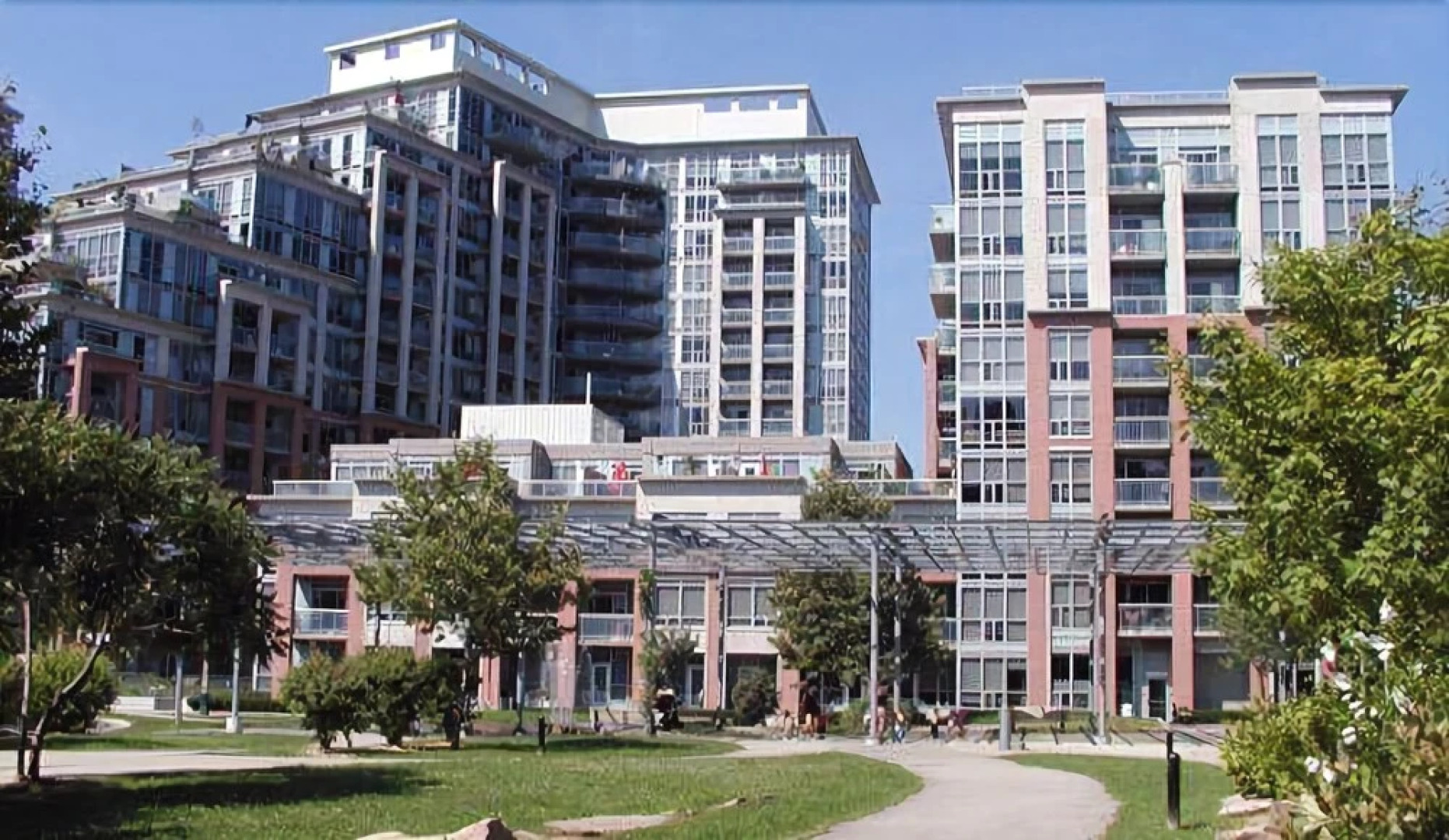 Super Awesome King West Furnished Suite