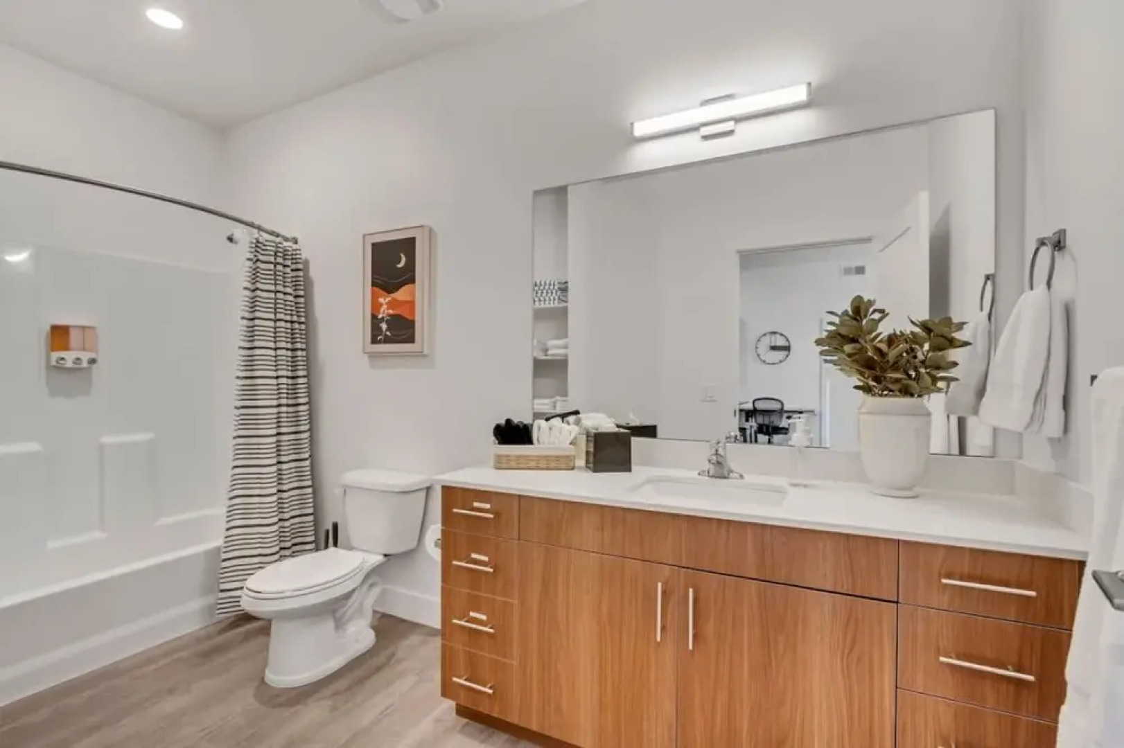 Stunning Corporate Housing - Hill Afb - Davis Conf