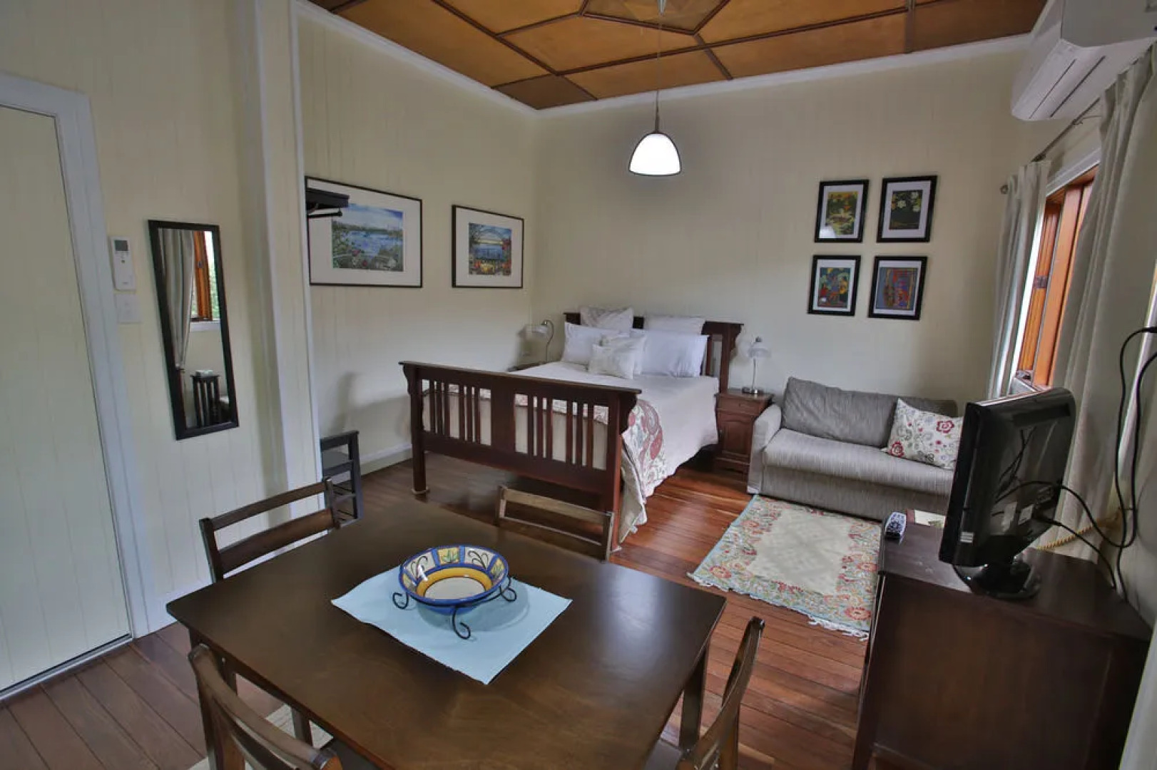 Pale Pacific Holiday Units