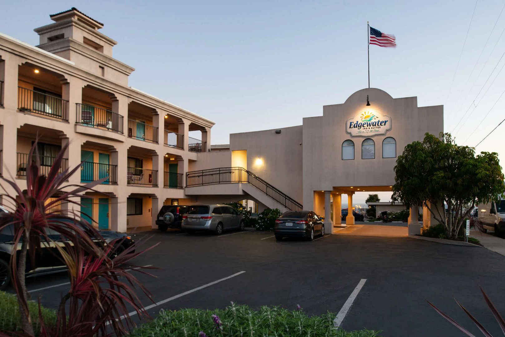 Edgewater Inn And Suites
