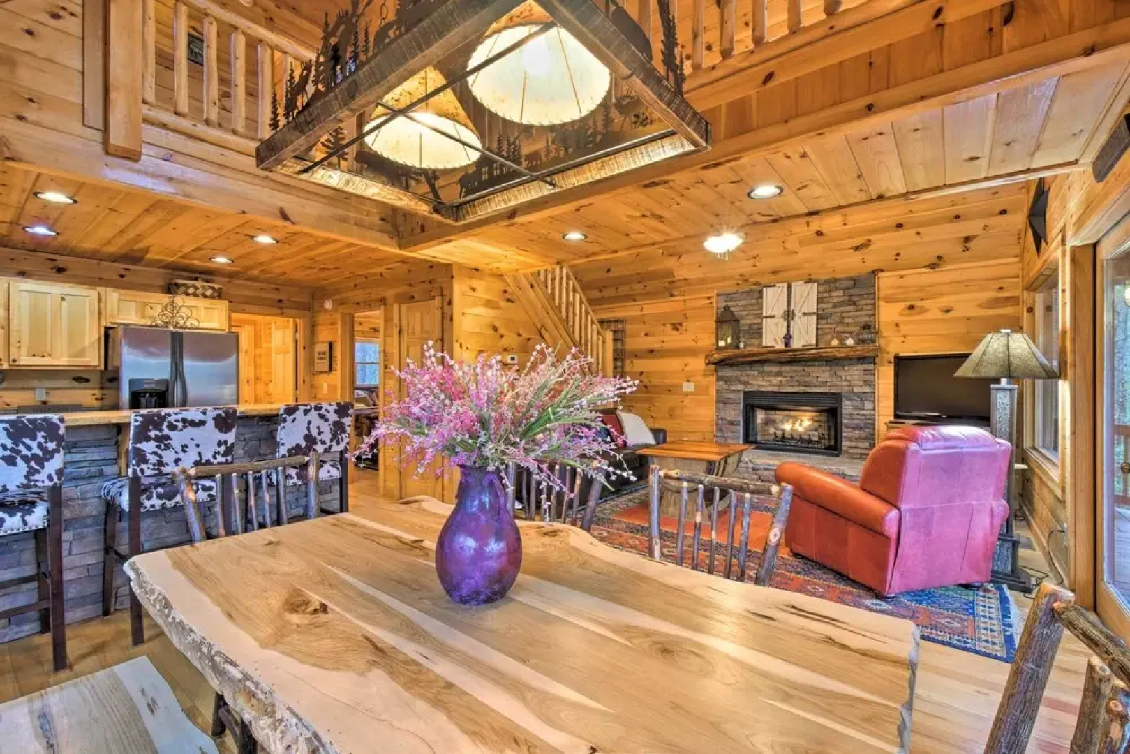 'long Pine Ridge' Cabin w/ Luxury Amenities!