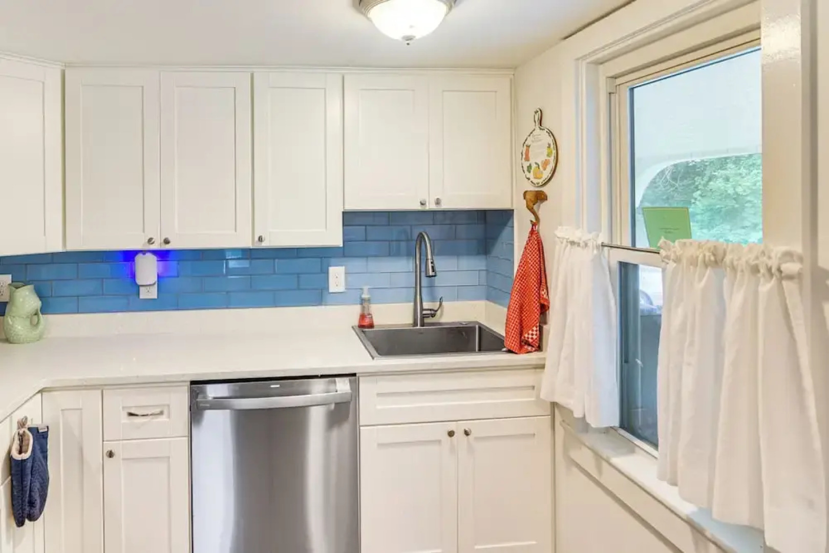 Private Heated Pool: Family Cottage in Plymouth!