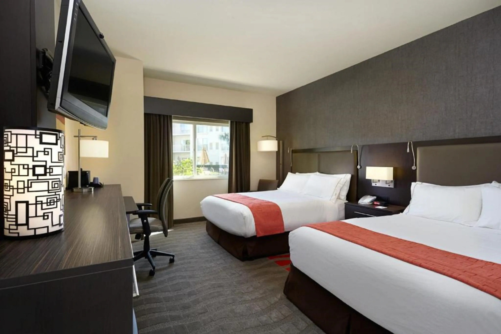 Holiday Inn Express Hotel Naples Downtown - 5th Avenue