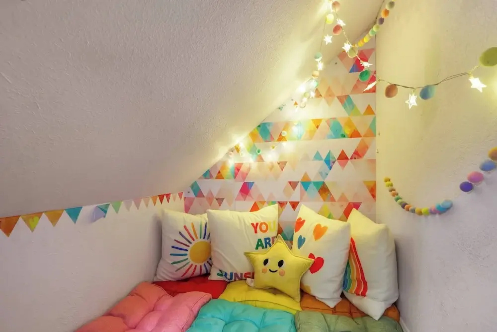 Amazing Lakefront Escape - A Stunner For Sleeps 14