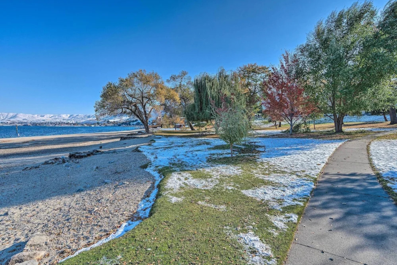Resort-style Condo w/ Lake Chelan & Mtn Views