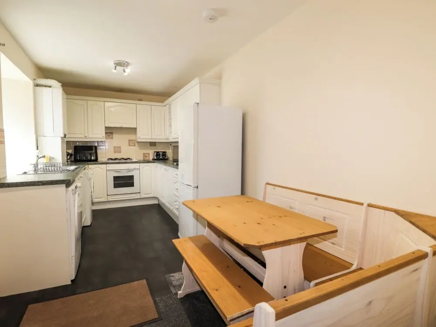 5 Pitgaveny Court