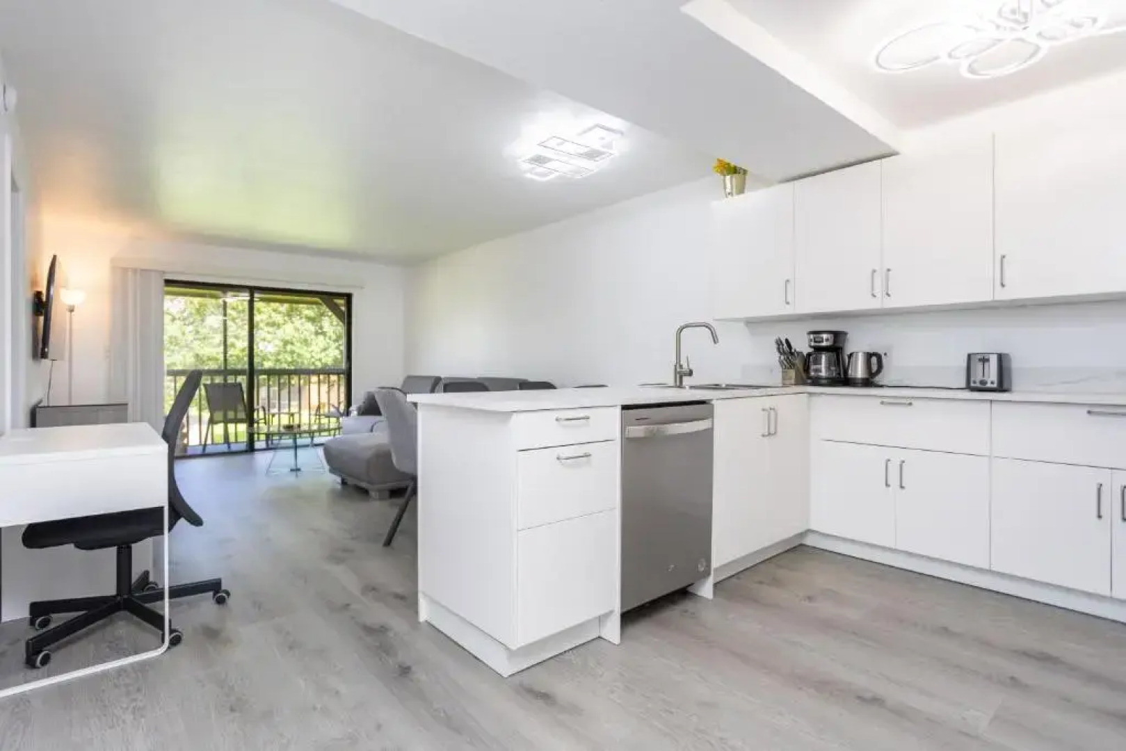 Bass & Sun Condominium 2/2 Bedroom