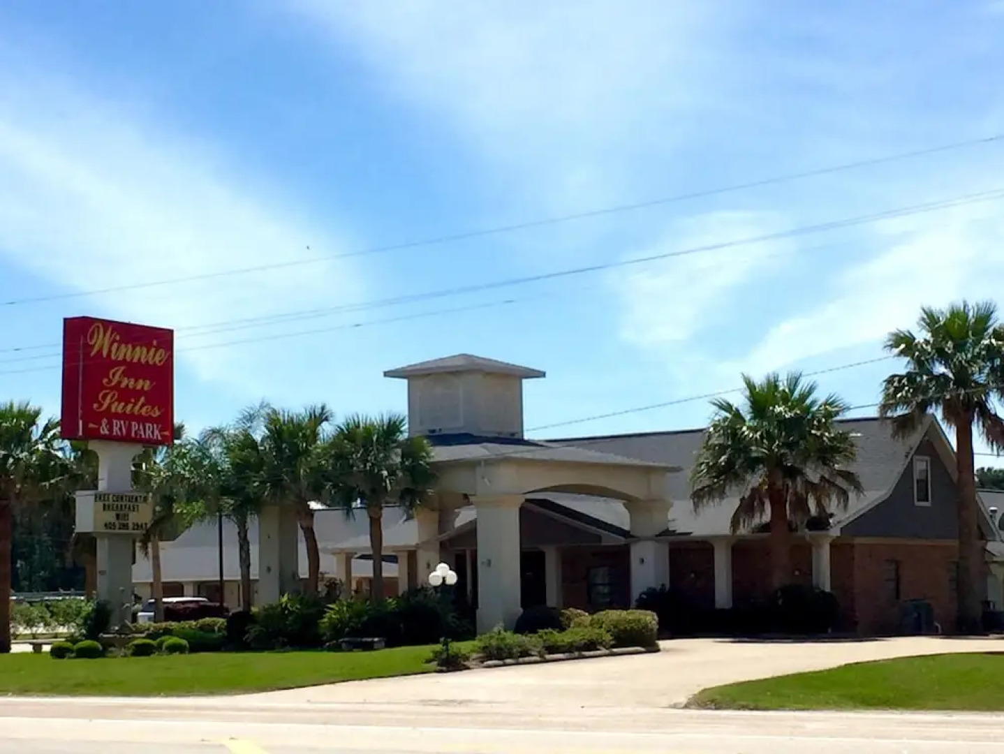 Winnie Inn & Suites