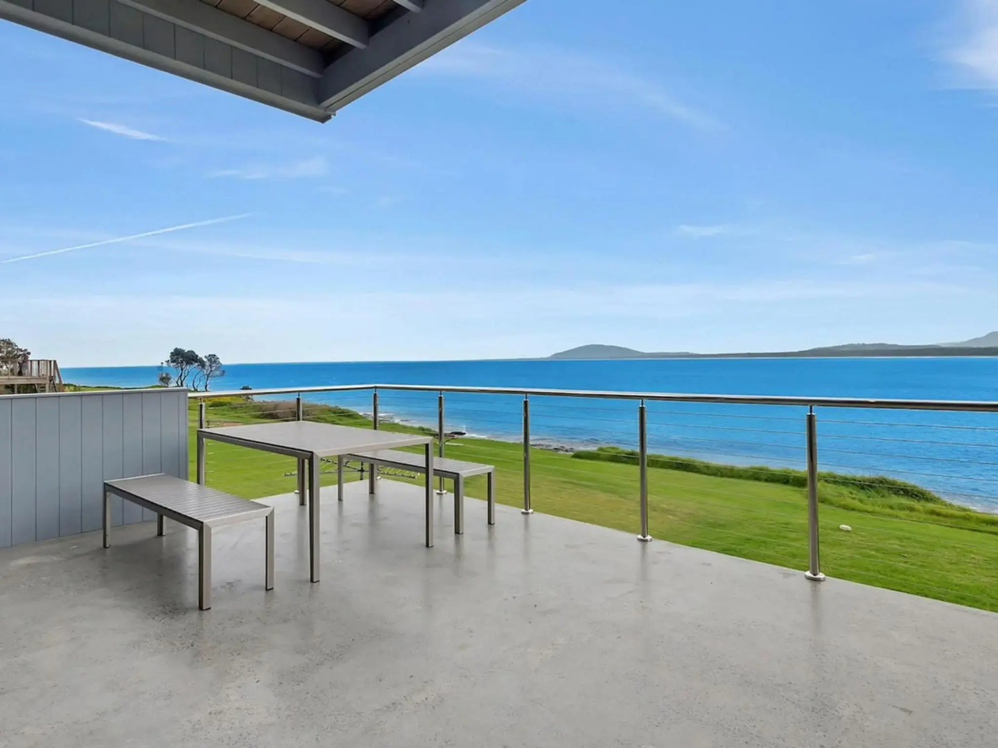 VILLA NOVA Gerroa 4pm check out Sundays