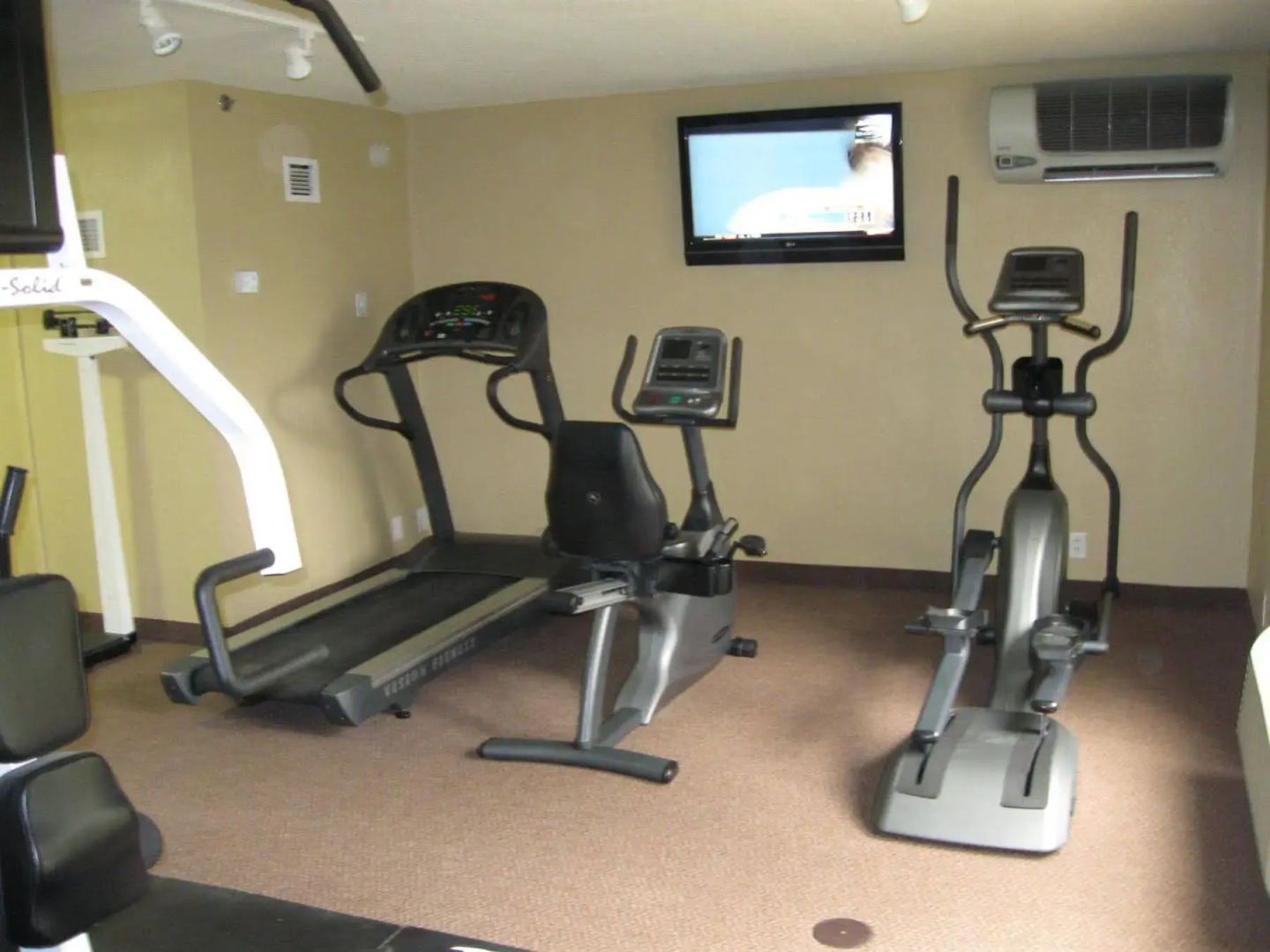 Courtyard by Marriott Cleveland Airport North