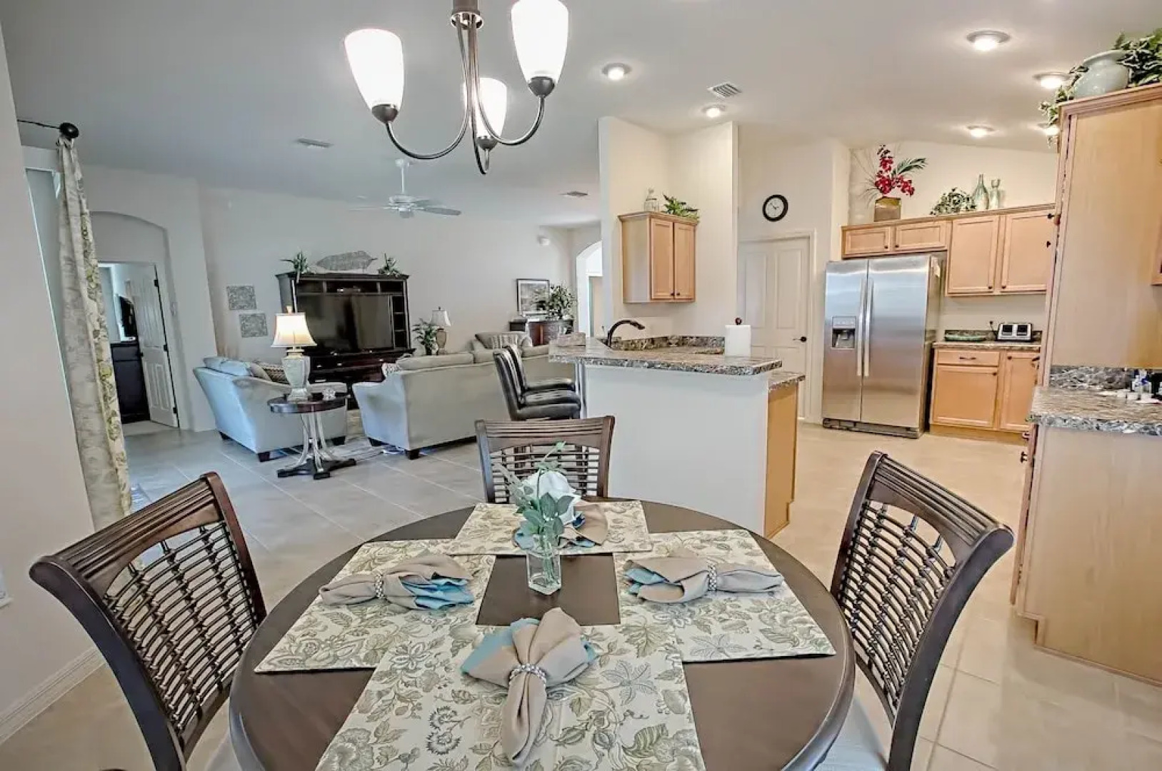 Yuma Place Home 3 Bedroom by The VIR Group