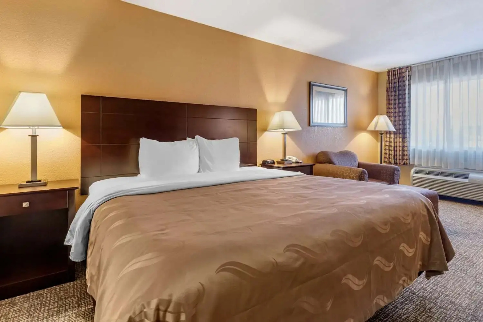 Quality Inn Russellville I-40