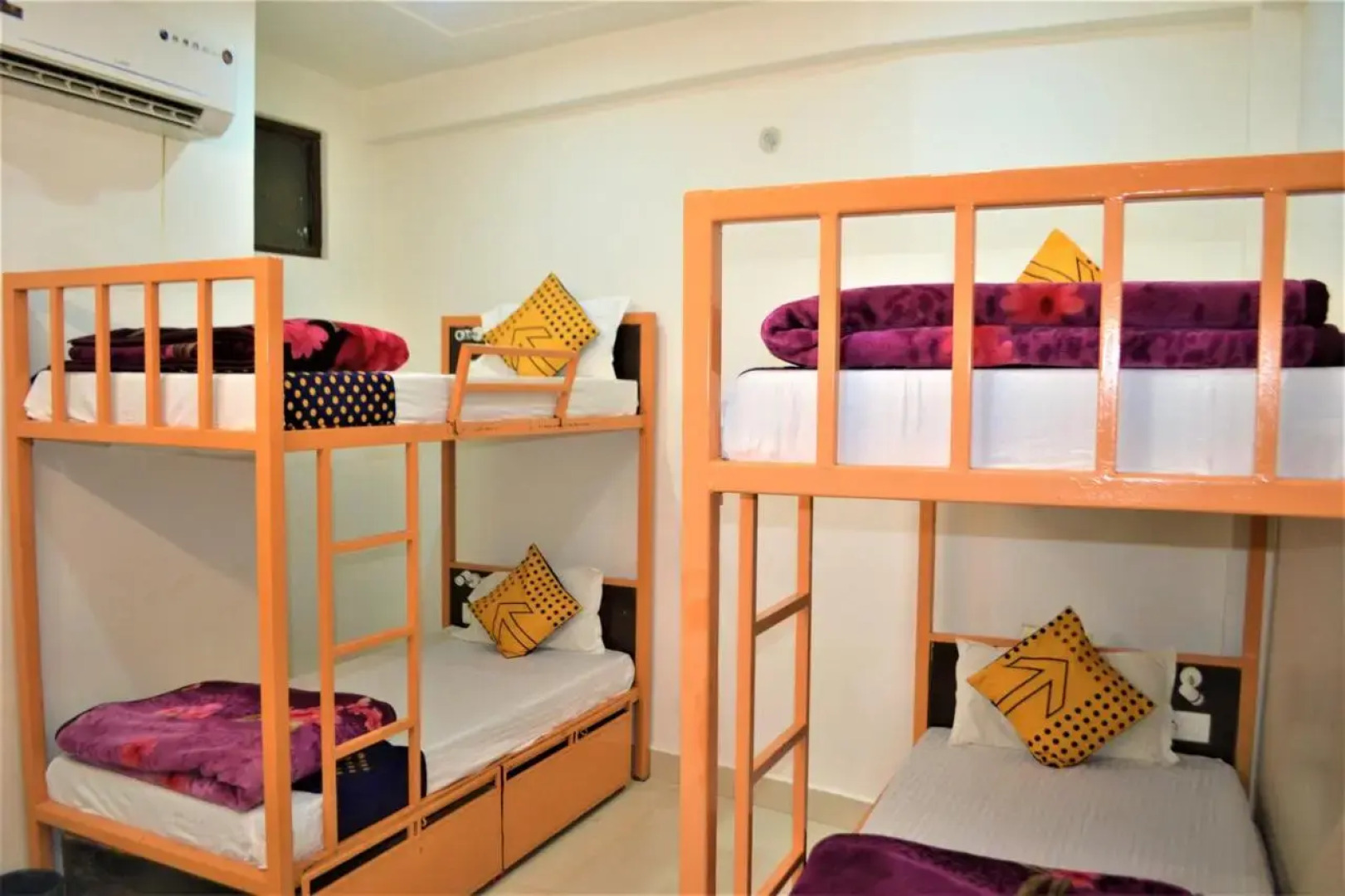 Bedweiser Backpackers Hostel