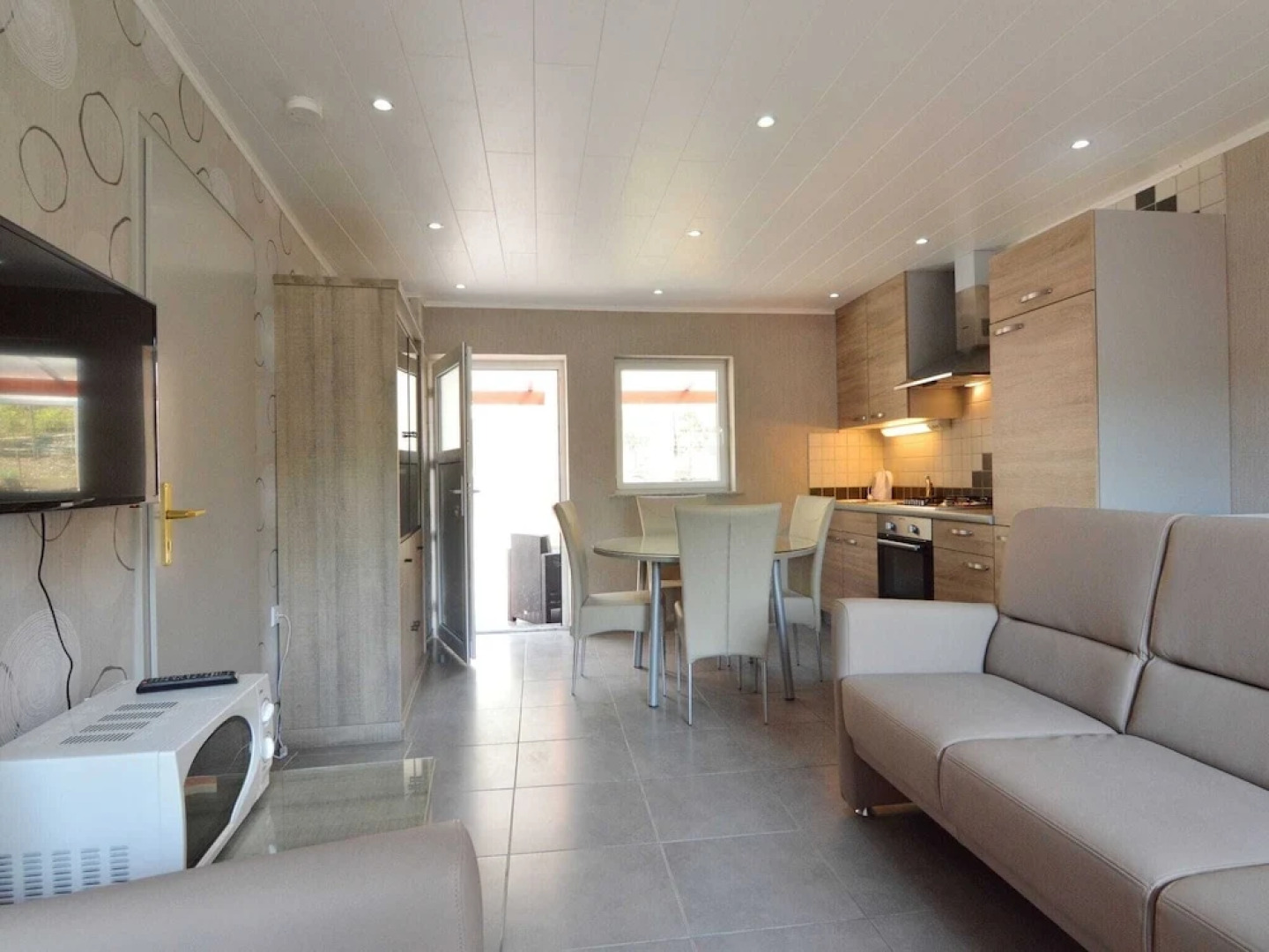 Modern and Comfortable Apartment Close to the Mosel, Shops and Restaurants