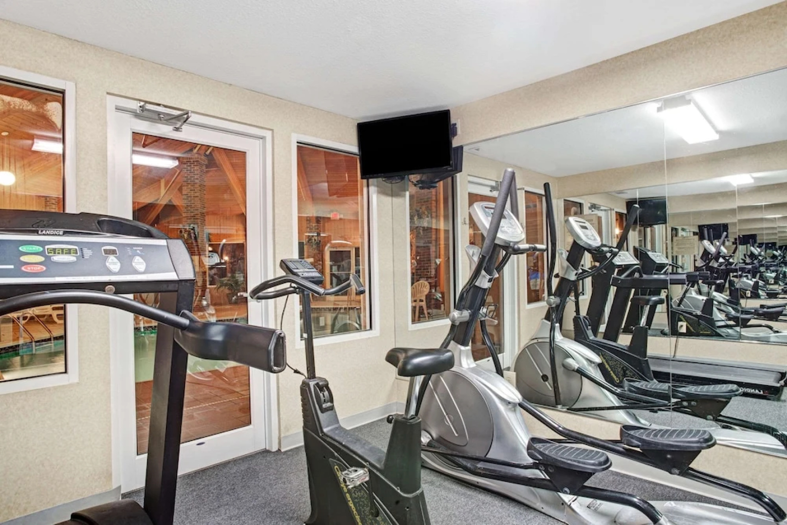 Baymont Inn & Suites Indianapolis