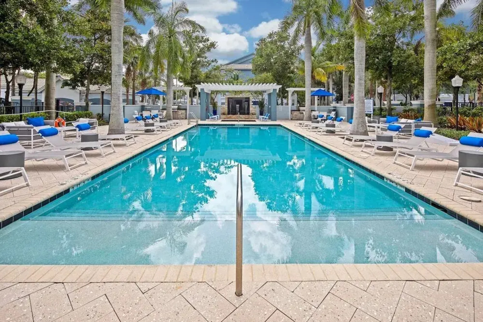 Contemporary 1br, In Unit Washer/dryer, Free Parking With All Amenities! 1 Bedroom Apts