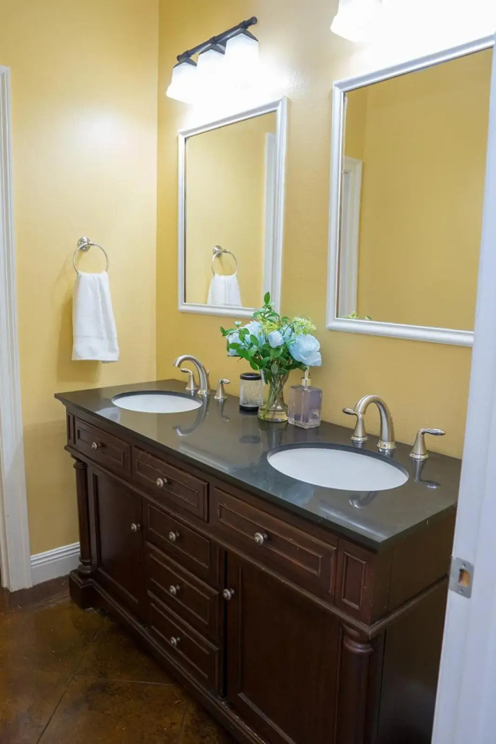 Gorgeous 3 Beds 2 Bath Home Perfect for Long Stays -E-