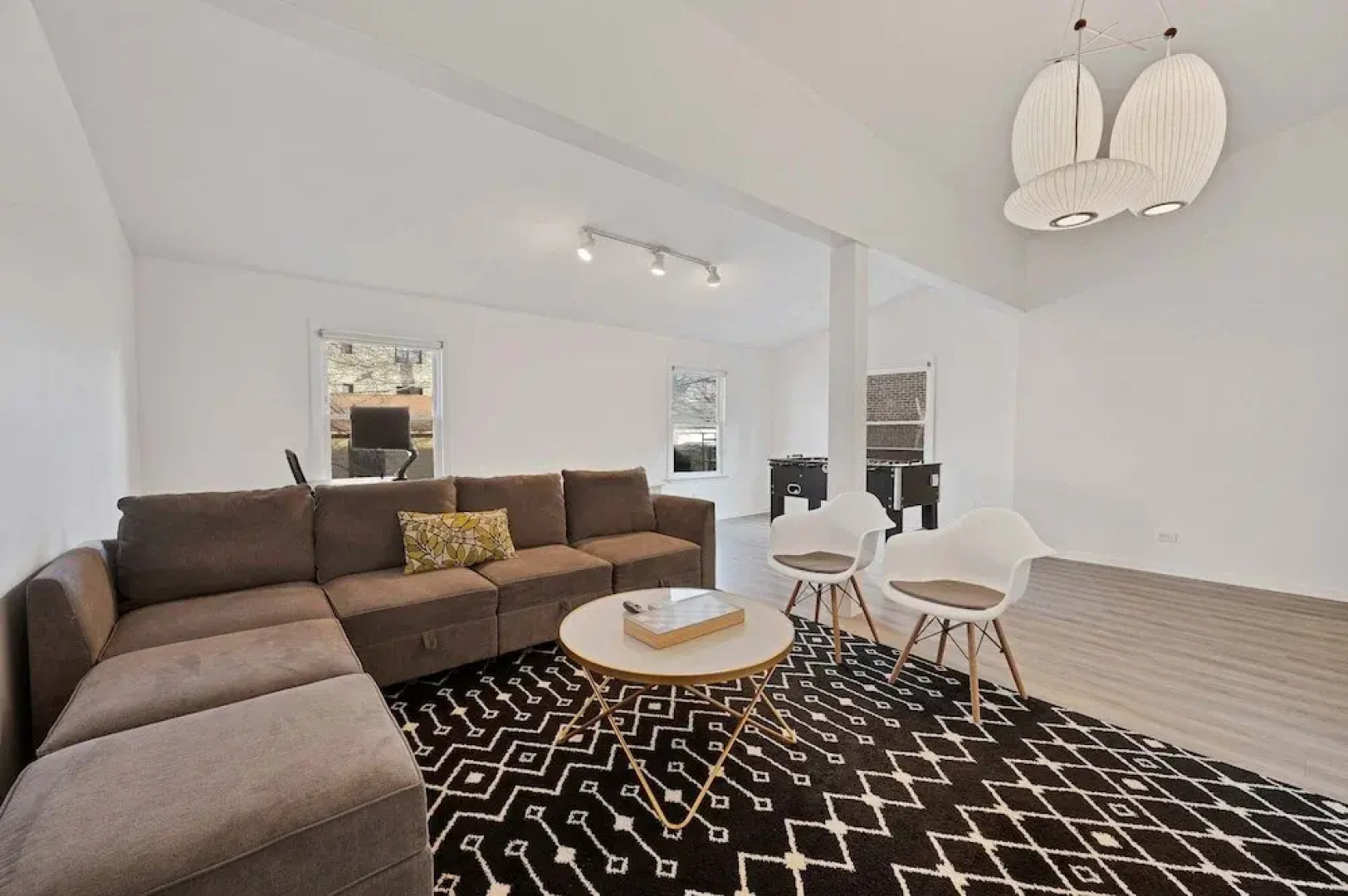 Charming Oak Park 4BD/3.5BA and 2 Private Parking by AllSet Turnover