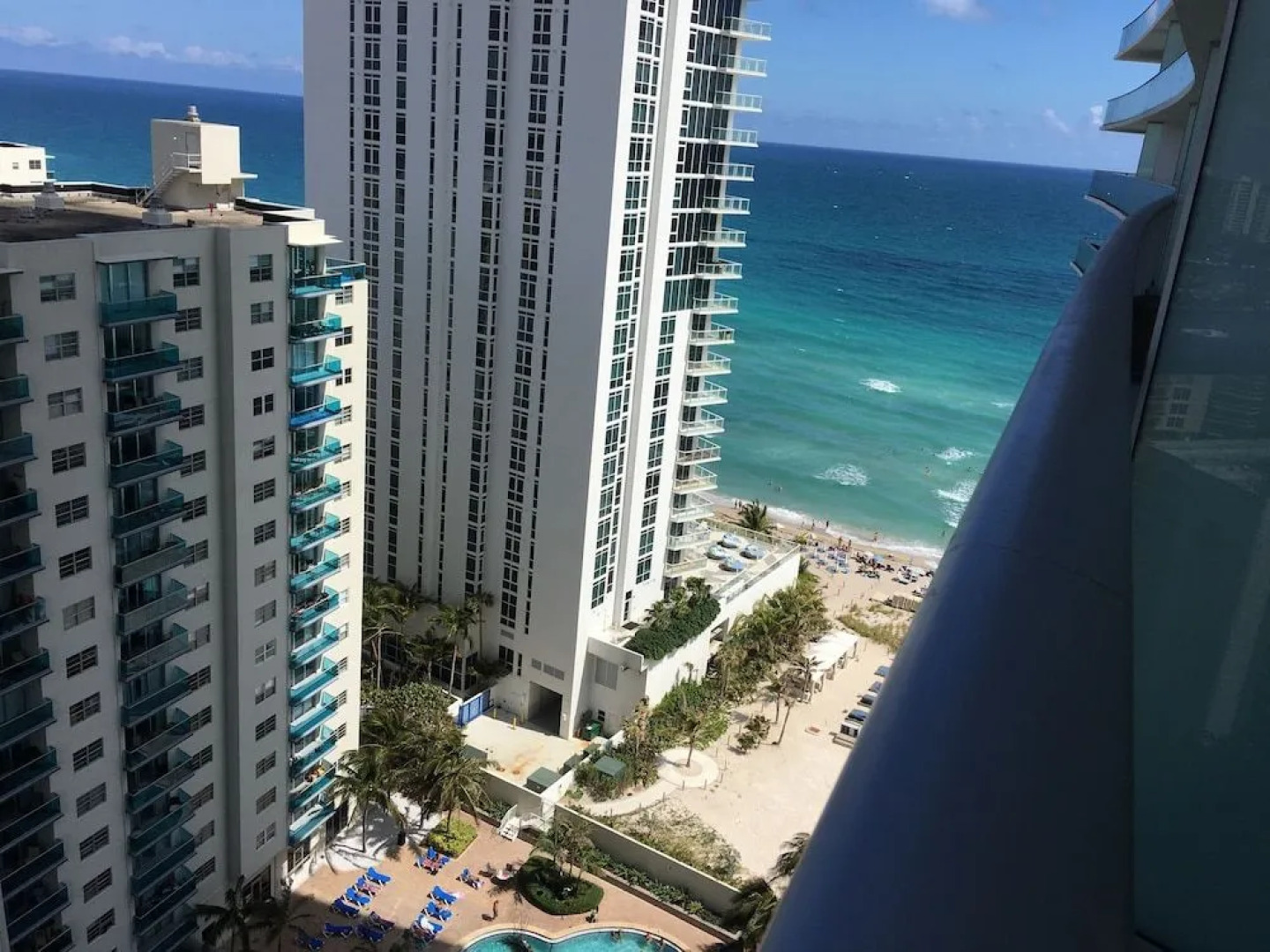 Lyfe Residence Building - Private apts over the beach