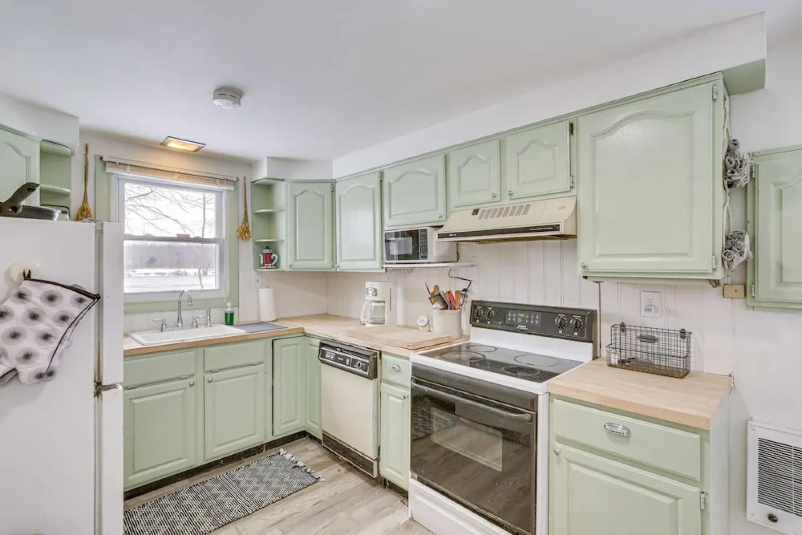 Riverfront Topsham Home ~ 28 Mi to Portland!