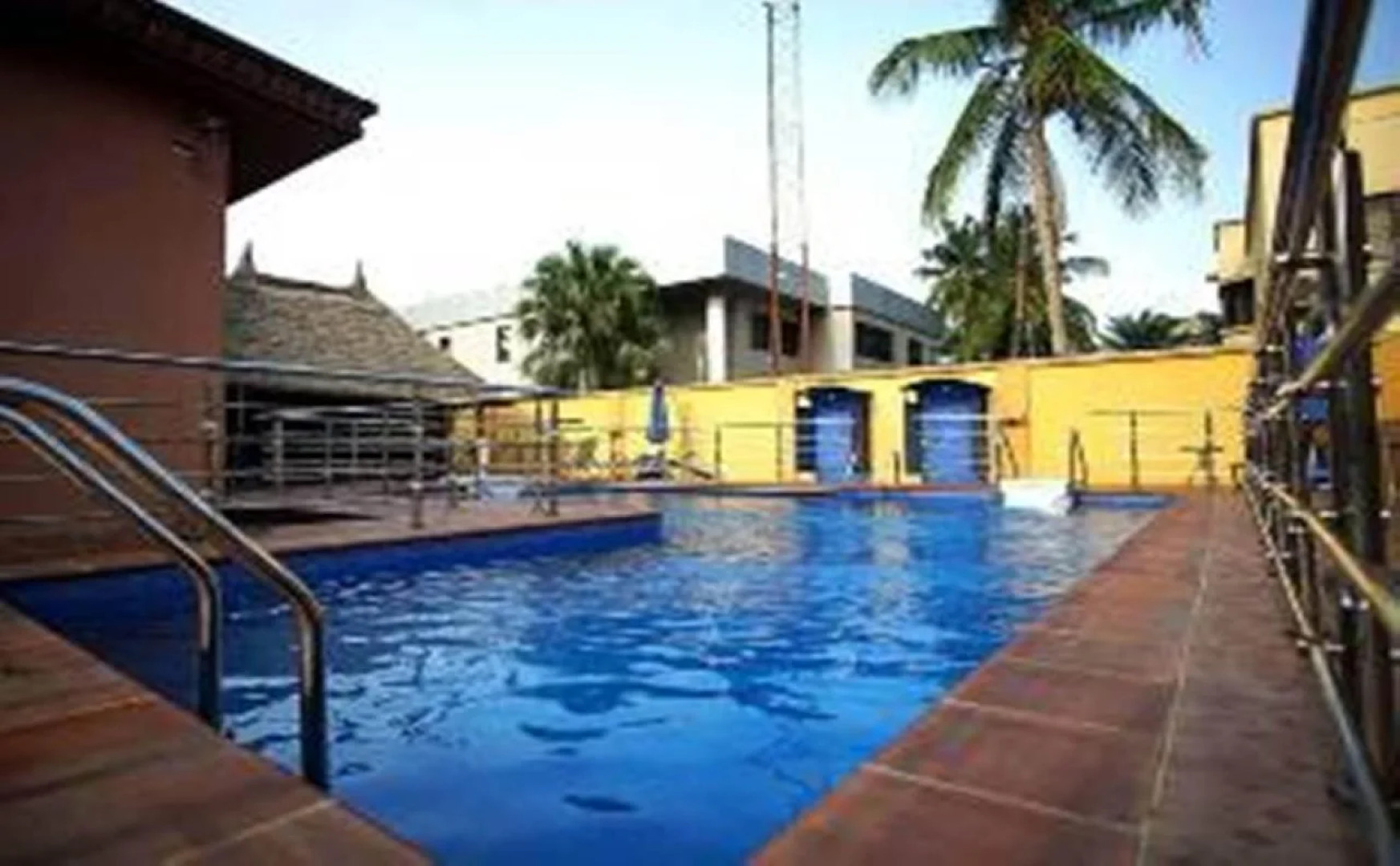 Bleu Ivy Hotel And Suites