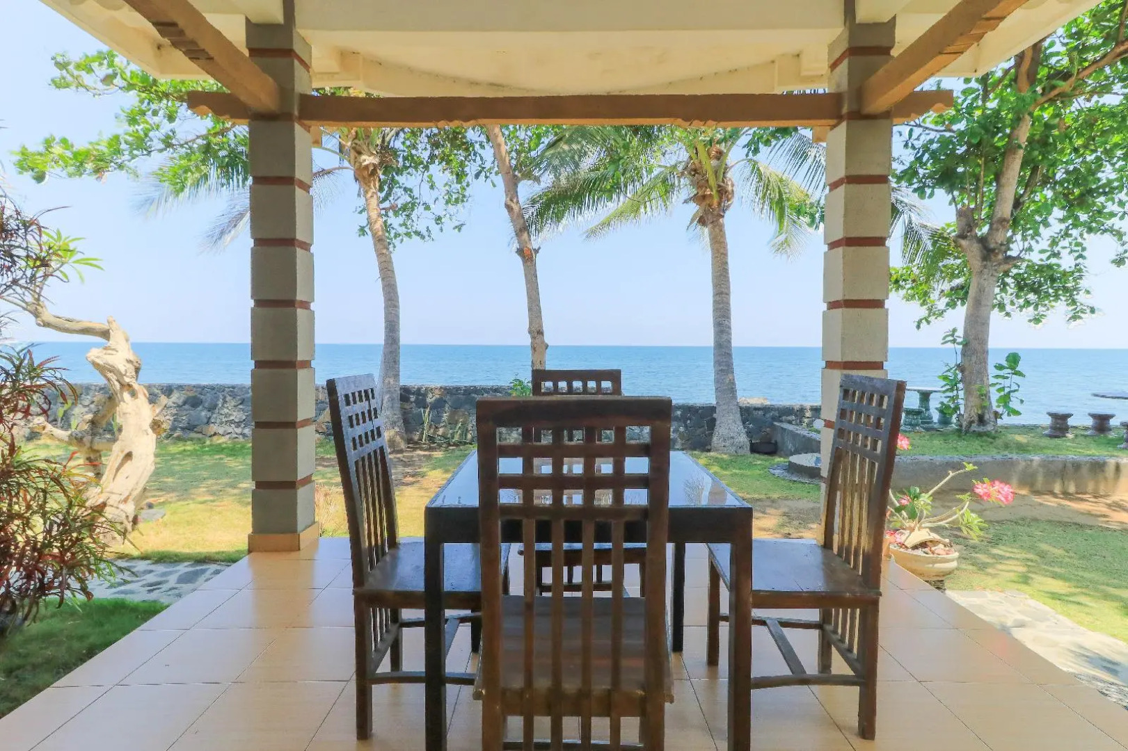 Hotel Tara Bar & Resto Air Sanih